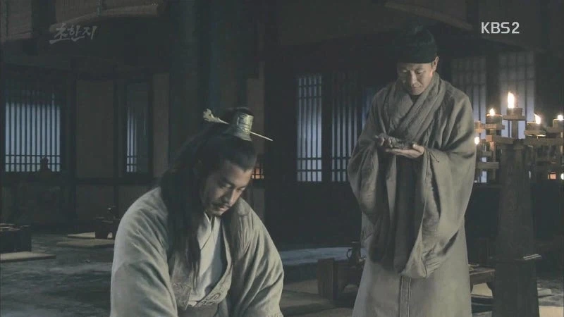 음식점 사장님 : 당신이 여기 전세 냈어? 사람을 왜 내쫓아내_10.webp