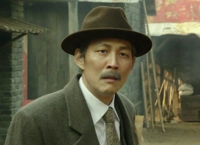 광복절에 제일 총 많이 맞는 배우_1.webp
