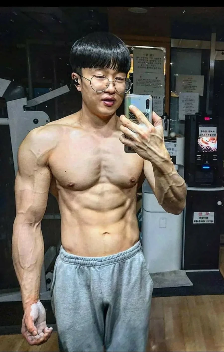 때리는 형태의 노진구 실사판 당사자의 자기 짤 반응_1.webp
