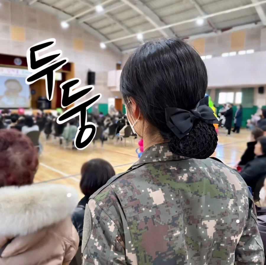 아들 입학식에 군복 입고 간 엄마_10.webp