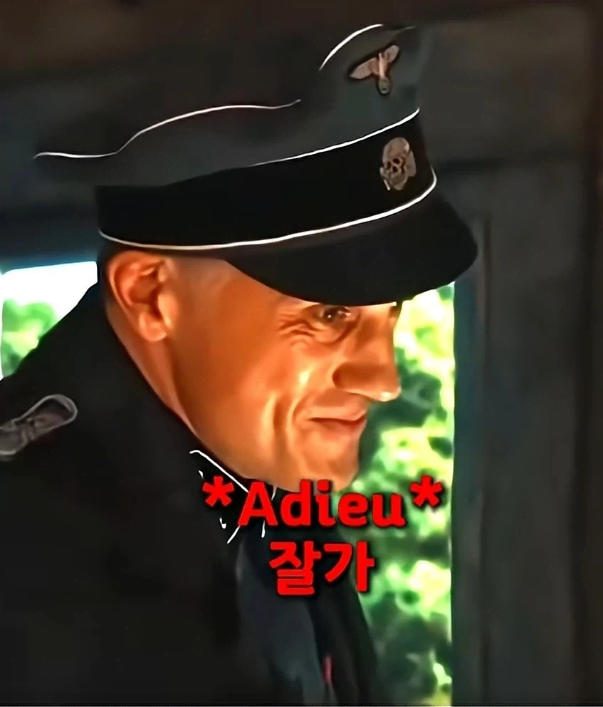 장교님이 다정한 표정으로 인사해줬어요!_1.webp
