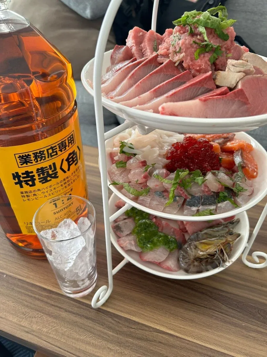 남자들의 티파티_1.webp