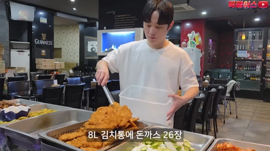 뷔페 거지에 빡친 유투버_66.webp