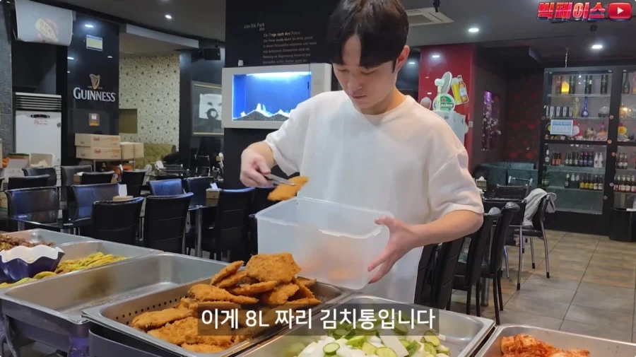 뷔페 거지에 빡친 유투버_69.webp