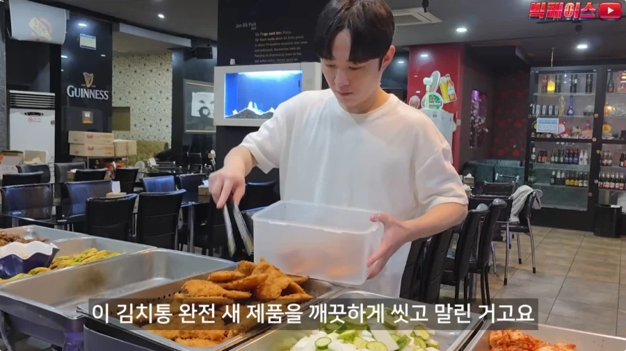 뷔페 거지에 빡친 유투버_71.webp