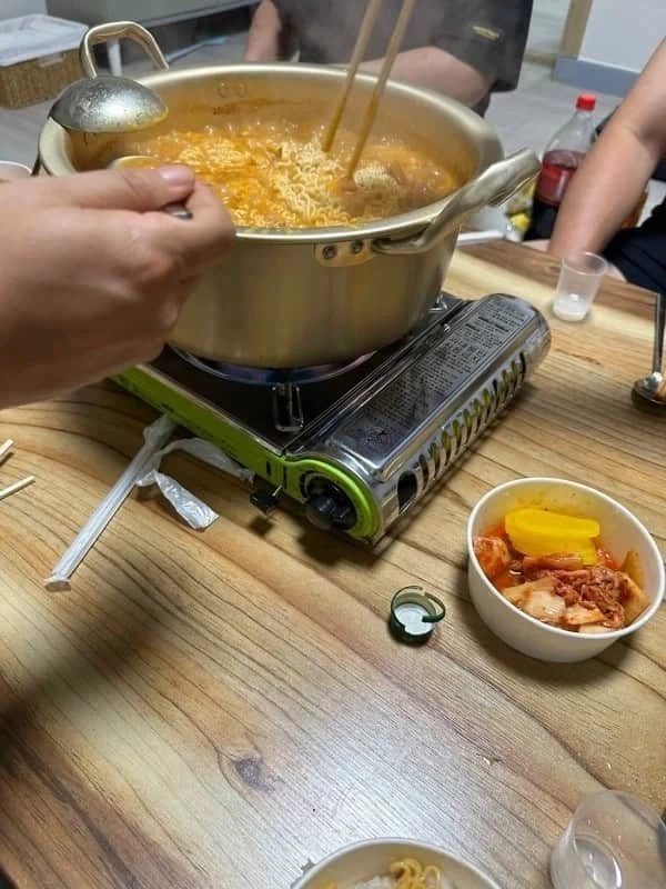 유부남끼리 놀러간 펜션_1.webp