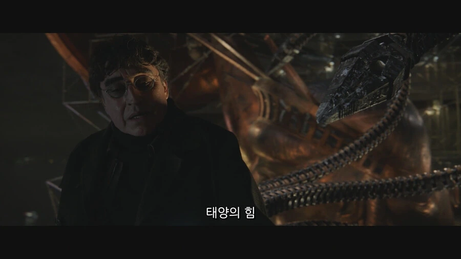 MCU) 피터에게 말하지만 관객과도 대화하는 느낌을 주는 장면_2.png
