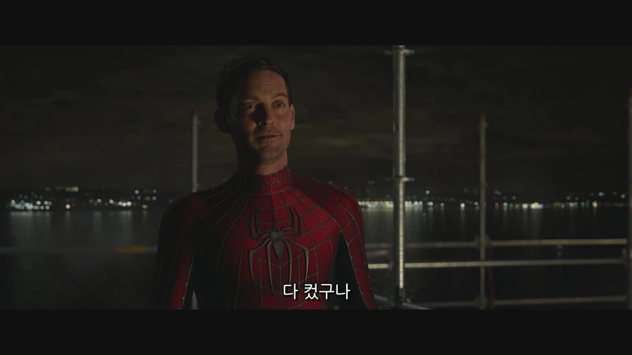 MCU) 피터에게 말하지만 관객과도 대화하는 느낌을 주는 장면_8.png
