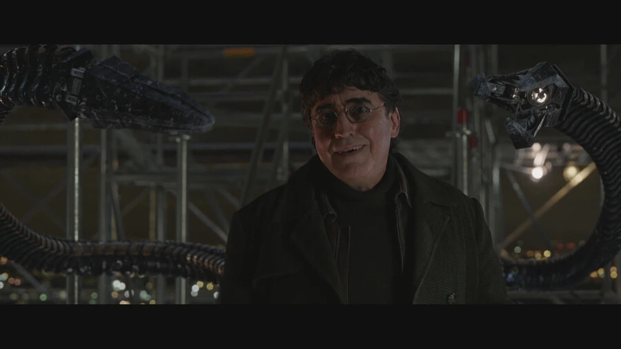 MCU) 피터에게 말하지만 관객과도 대화하는 느낌을 주는 장면_9.png