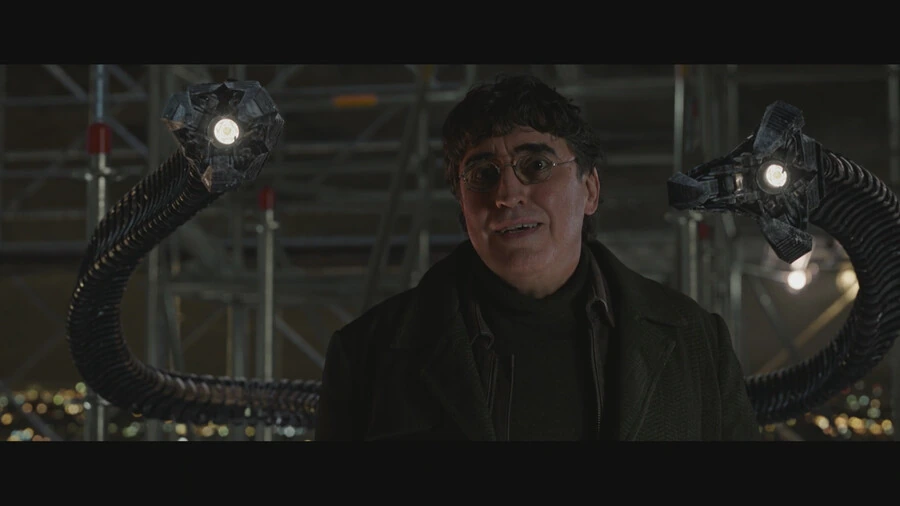 MCU) 피터에게 말하지만 관객과도 대화하는 느낌을 주는 장면_13.png