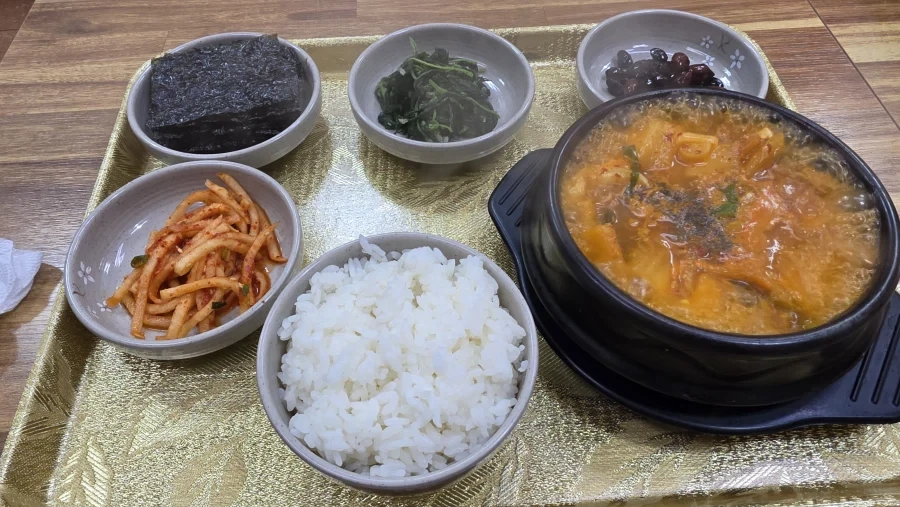 도대체 이 노란 쟁반은 정체가 뭘까 ㅋㅋㅋ_1.webp