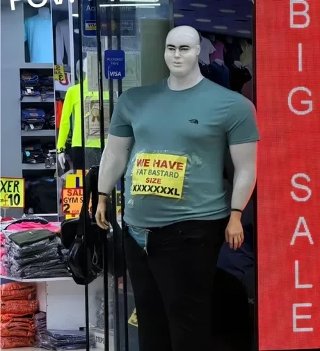 자비가 없는 옷가게 사장_1.webp