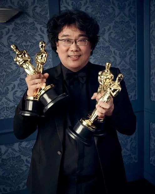 ??? : 그래미야.. 까불면 나처럼 된다_1.webp