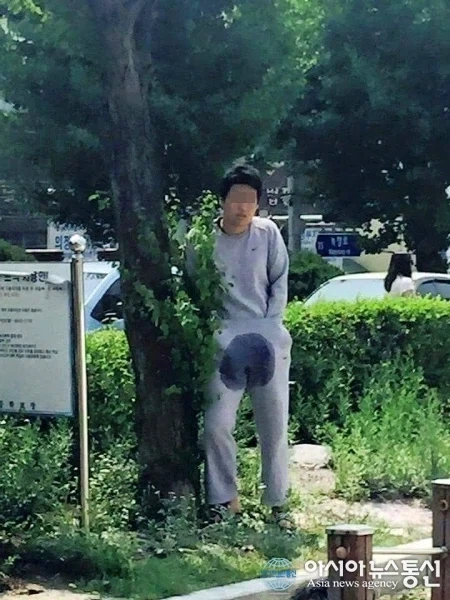 새로 온 교생한테 물벼락 부어서 울린 고딩들.jpg_1.webp