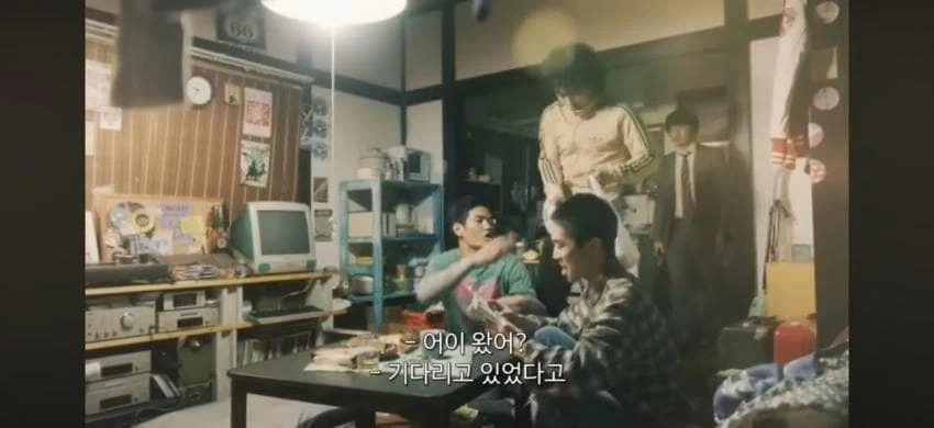 일본의 아재가 과거로 돌아가 친구들과 플스게임을 함.jpg_10.webp