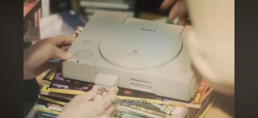 일본의 아재가 과거로 돌아가 친구들과 플스게임을 함.jpg_23.webp