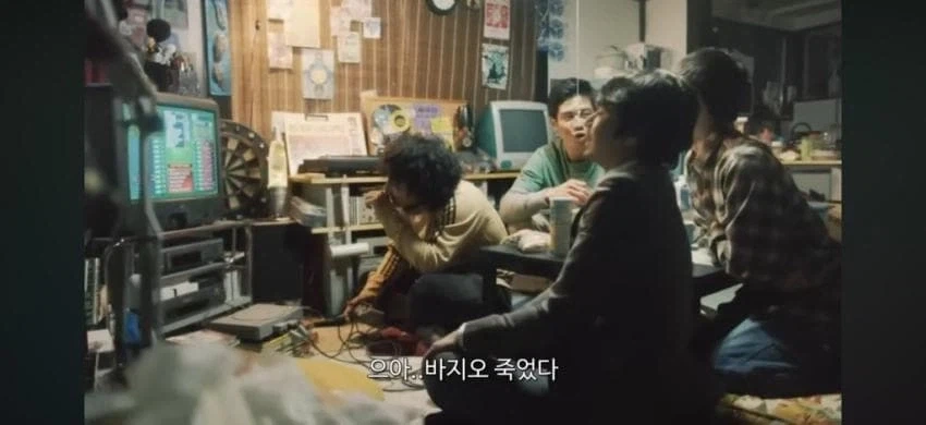 일본의 아재가 과거로 돌아가 친구들과 플스게임을 함.jpg_31.webp