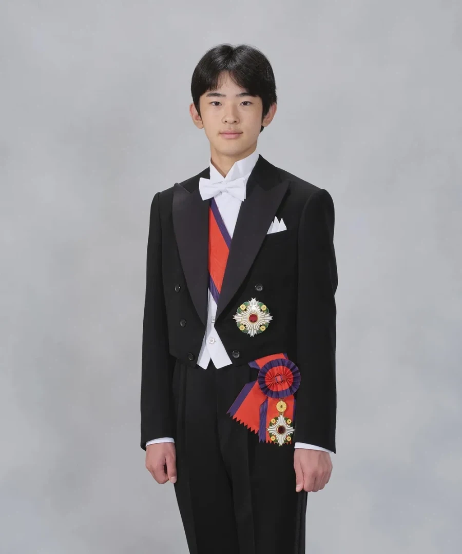 영국 국왕으로 살기 vs 일본 천황으로 살기.jpg_3.webp