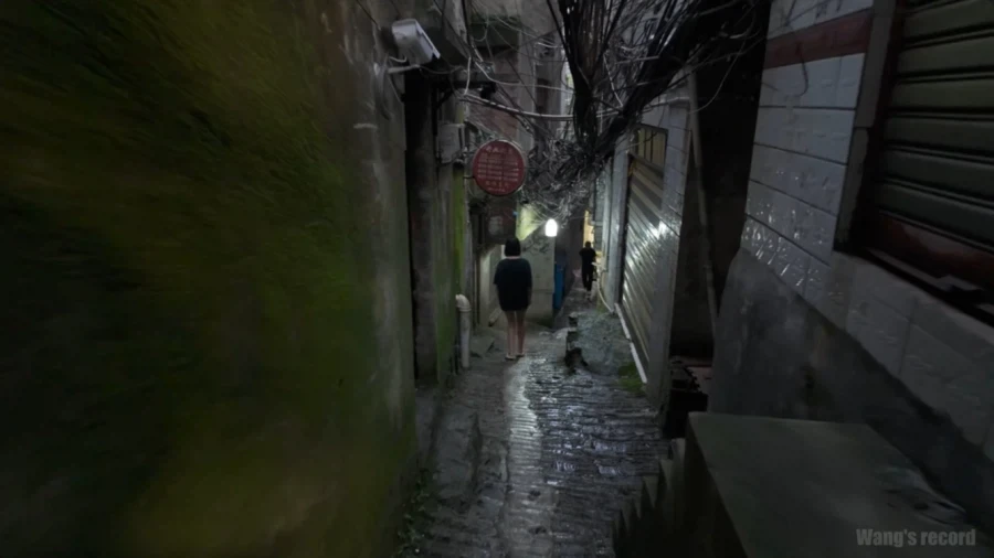 인디 호러 겜에 나올 법한 동네 골목_9.webp