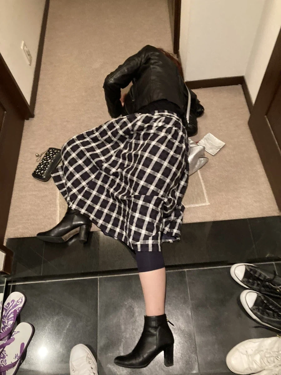 회식하고 꽐라… 아니 야무치가 된 마누라.jpg_2.webp