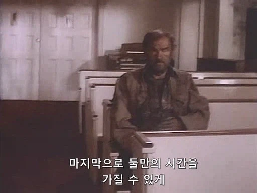친구 장례식에 참석한 맥가이버_11.webp