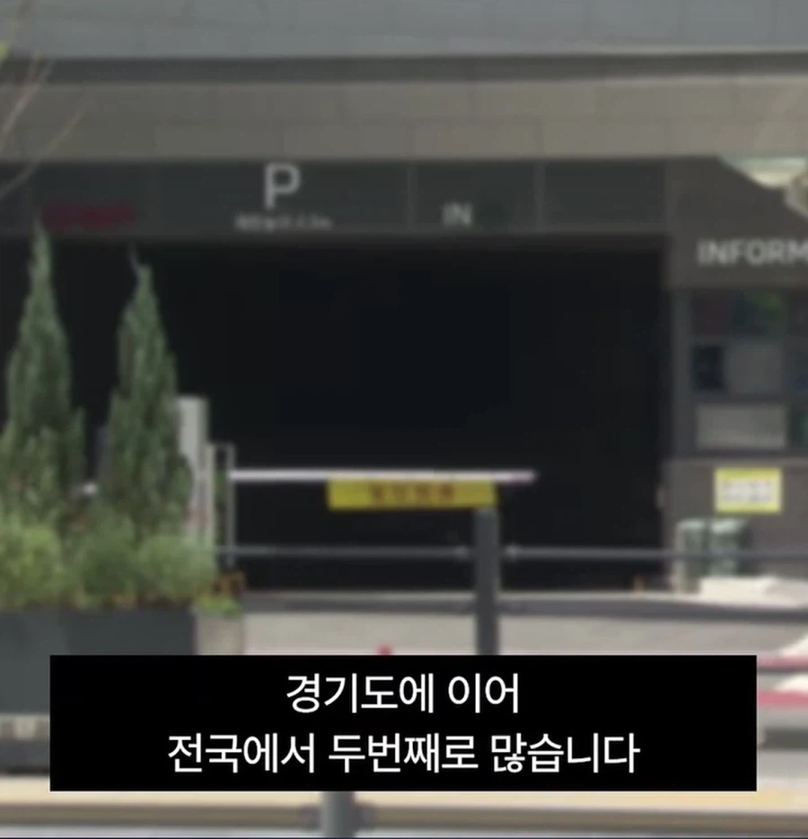 명명백백한 노인과 아파트의 도시_2.webp