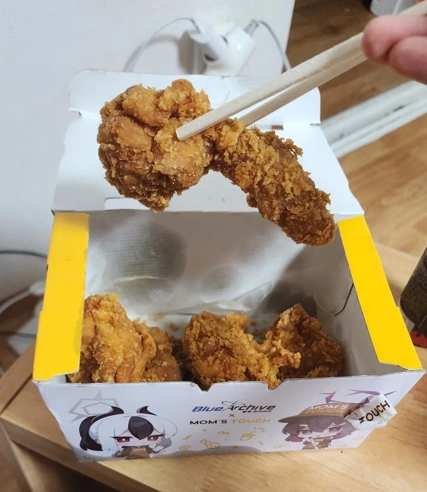 블루 아카이브 맘스터치 치킨_1.webp