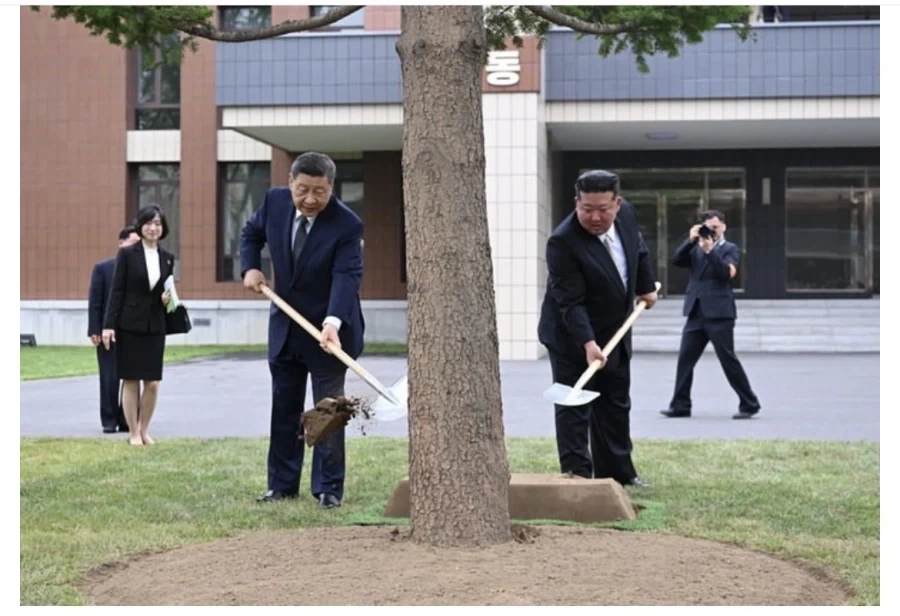 고모부.. 옆집 아저씨 오셨어.._1.webp