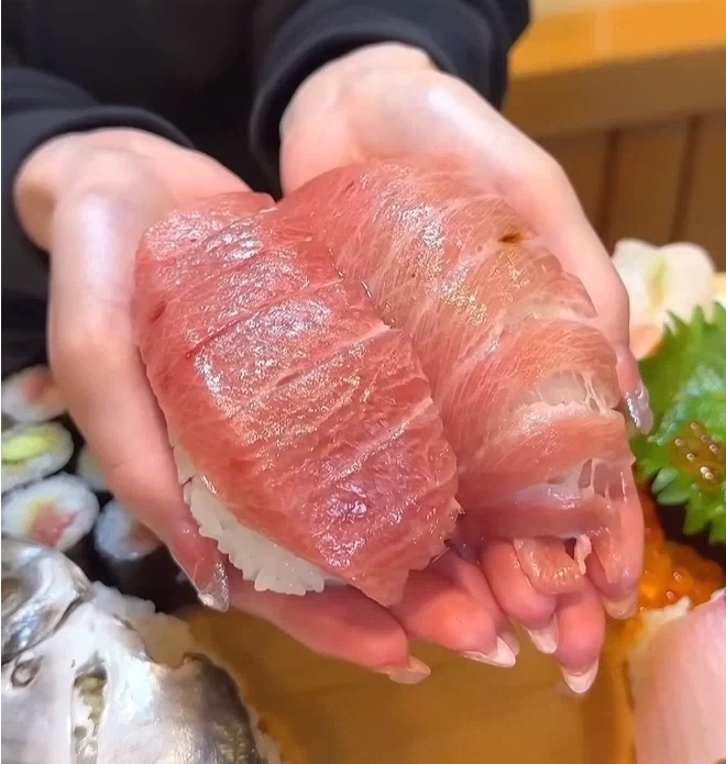호불호 갈리는 초밥짤.JPG_1.webp