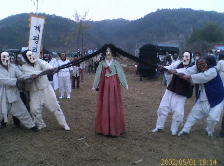 한국인들은 별로 안무서워하는데 외국인들은 기겁하는 사진들.jpg_6.webp
