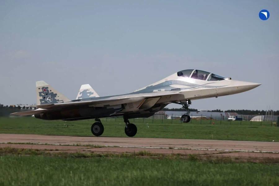 러시아 Su-57 전투기 복좌형 Su-57D 공개_1.webp