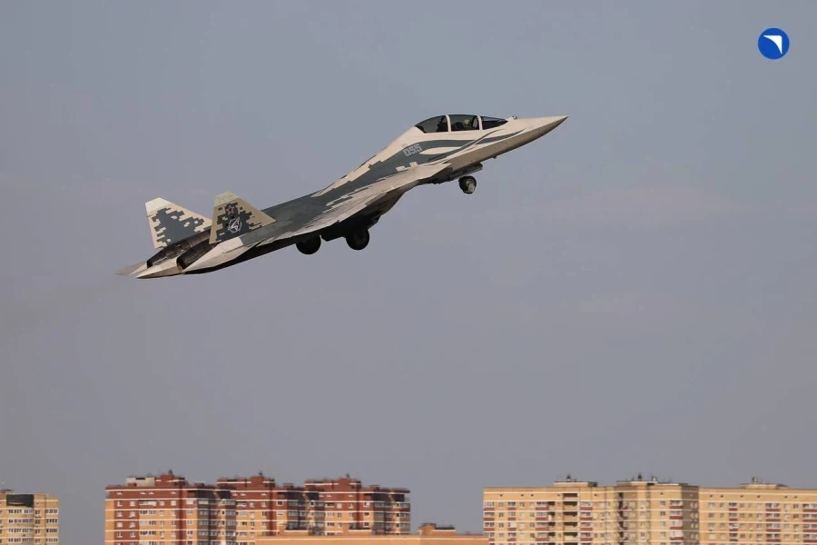 러시아 Su-57 전투기 복좌형 Su-57D 공개_3.webp
