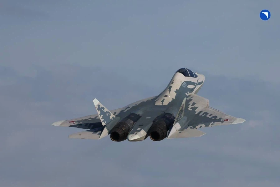 러시아 Su-57 전투기 복좌형 Su-57D 공개_4.webp