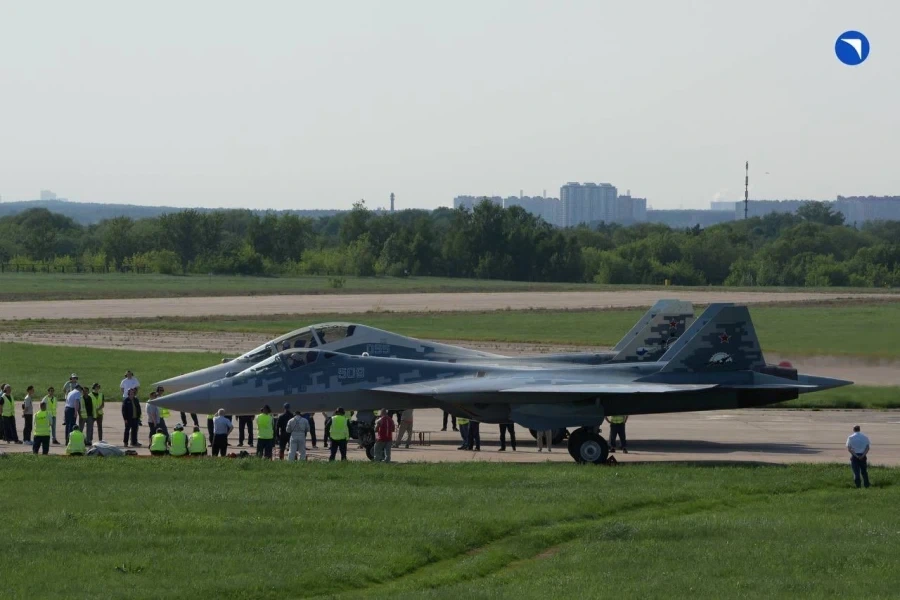 러시아 Su-57 전투기 복좌형 Su-57D 공개_6.webp