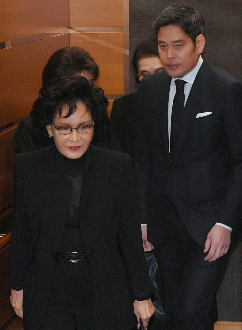 ??? : 이건희랑 최태원 너네 둘 다 틀렸어_2.webp
