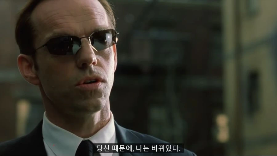 네오와 담소를 나누는 스미스 요원_2.png