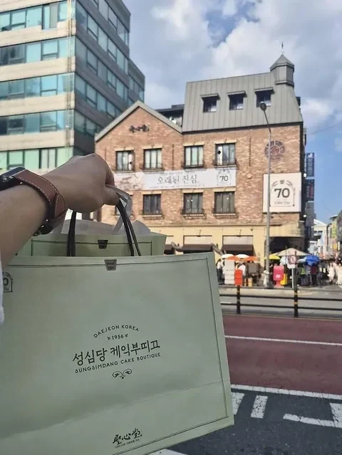 성심당 쇼핑백에 낙서_2.webp