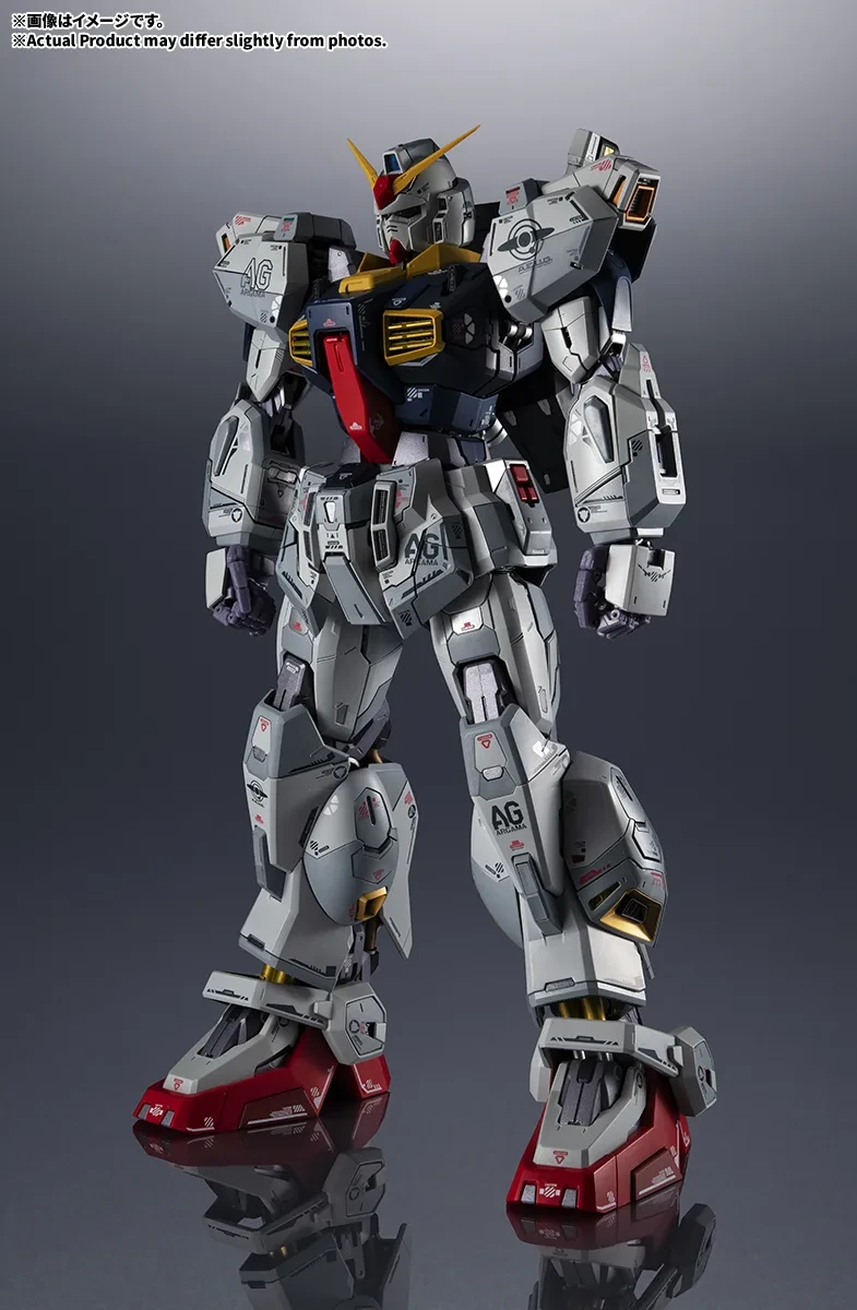 ガンダムMk-IIのスタンダードなシルエット。新たな「ガンダム」の姿は、以降爆発的進化を遂げるモビルスーツの原典として存在感を放つ。本品の全高は約310mm。