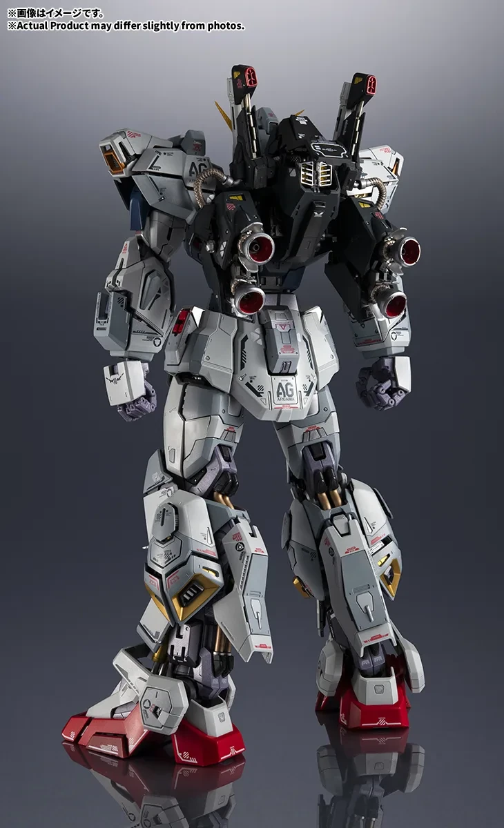 解体匠機オリジナルで設定した「高機動戦闘形態」。バックパックのスラスターのレイアウトが変わり、放熱イメージでMS本体の各所の装甲パネルが開く。