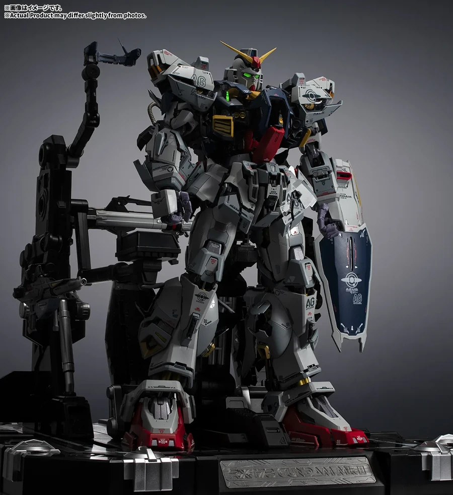 専用台座の中央にある支柱にガンダムMk-IIを取り付け、台座左右にある作業用アームを使うと機体整備のイメージでディスプレイができる。本体と台座に照明ギミックがあり整備中の雰囲気を盛り上げる。