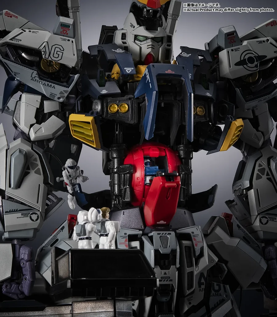 ガンダムMk-IIの特徴である「ムーバブル・フレーム」構造を、感覚的に理解できる「フルメンテナンス形態」。機体各所の装甲が開放、胸部がジャッキアップし球体コックピットが露出する。