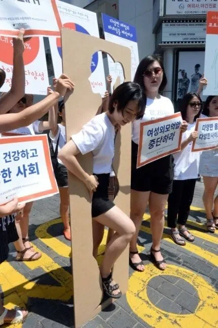 눈치없는 여자.jpg_1.webp