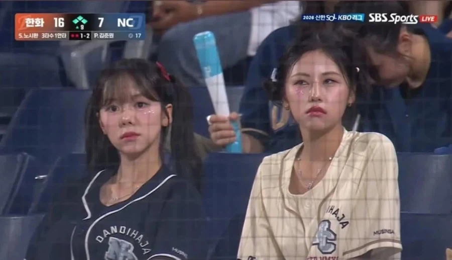 직업의식이 부족한 치어리더들_1.webp