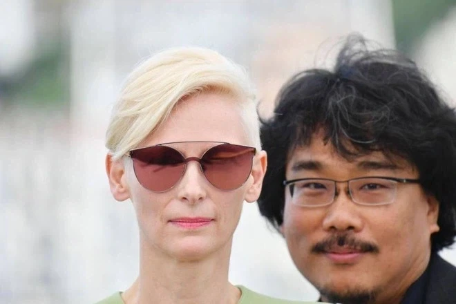 역무! 쥑이제? 상하좌우 전부 반대로 보일겨. 전후도. 방향도._1.webp