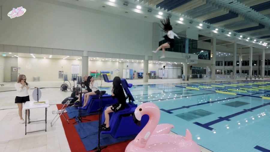프로미스나인) 아니 다들 너무 멀리 날아가는데 ㅋㅋㅋ_4.webp