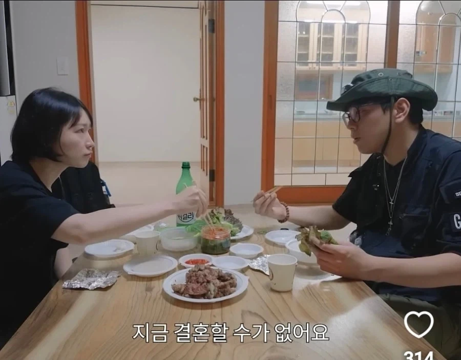 모쏠 탈출해서 알콩달콩 연애하던 사람이 결혼 할 수 없는 이유 ㅜㅜ_8.webp