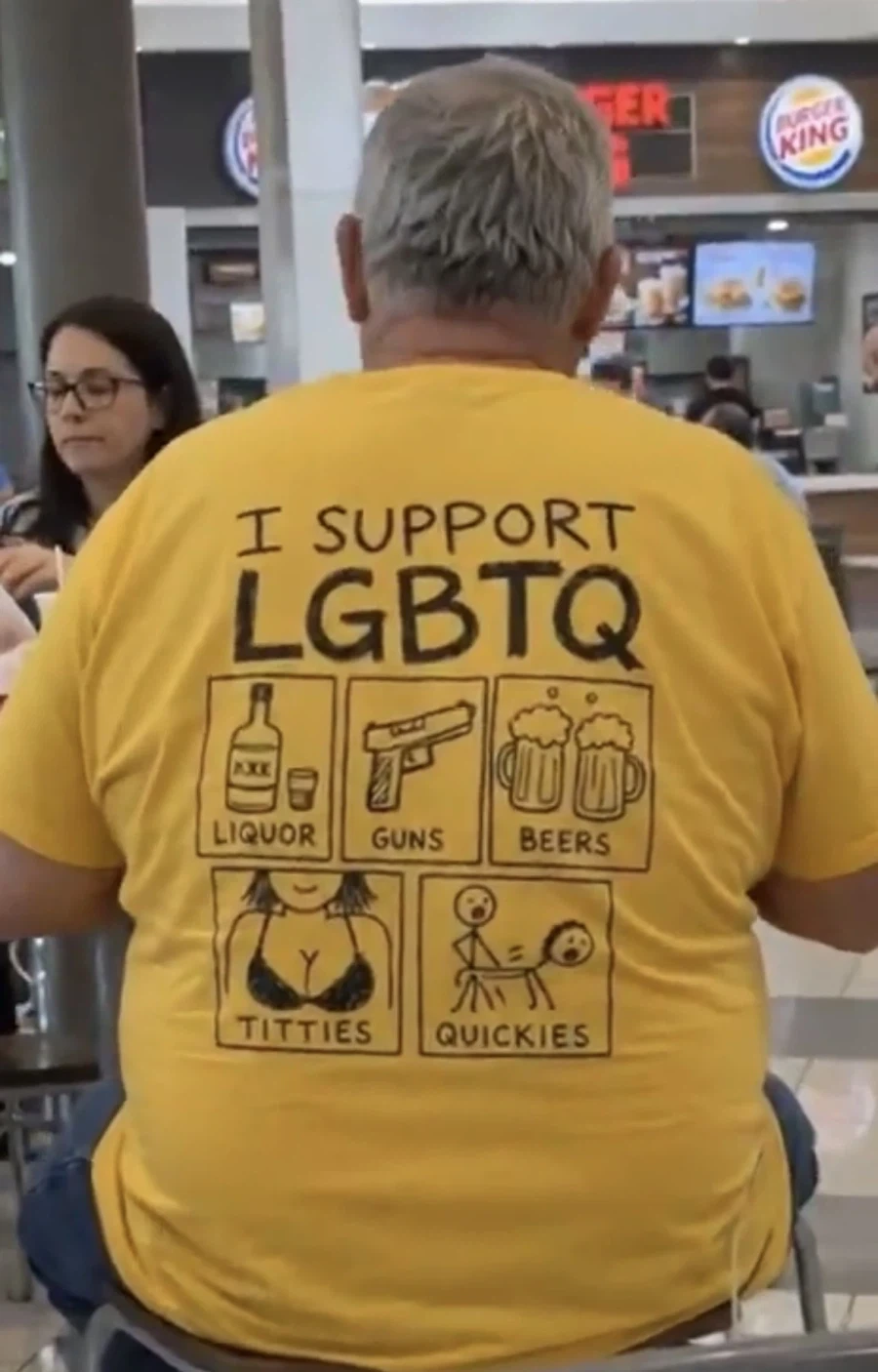 LGBTQ 지지 티셔츠 입은 할아버지_1.webp