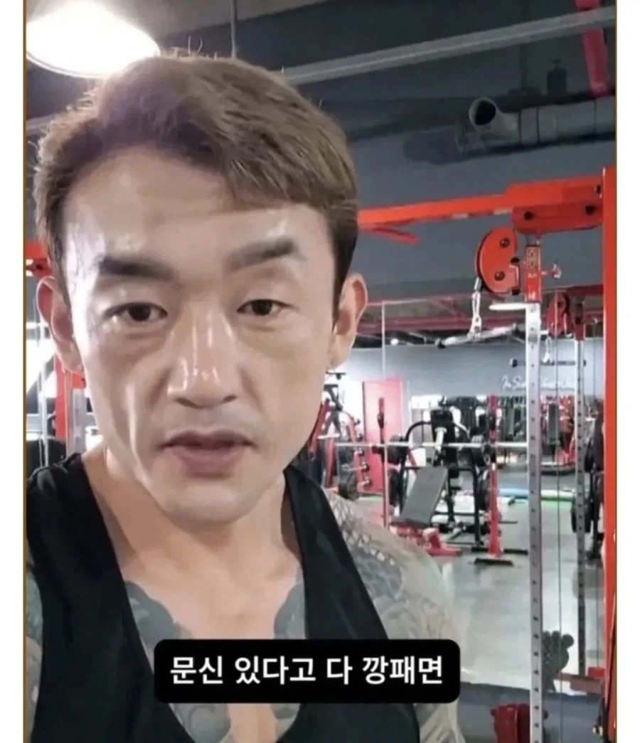 사람은 켕기는 짓을 하면 다수로 들어가고 싶어한다_3.webp