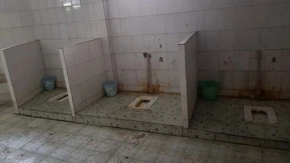 낭만의 시대 중국 화장실_2.webp