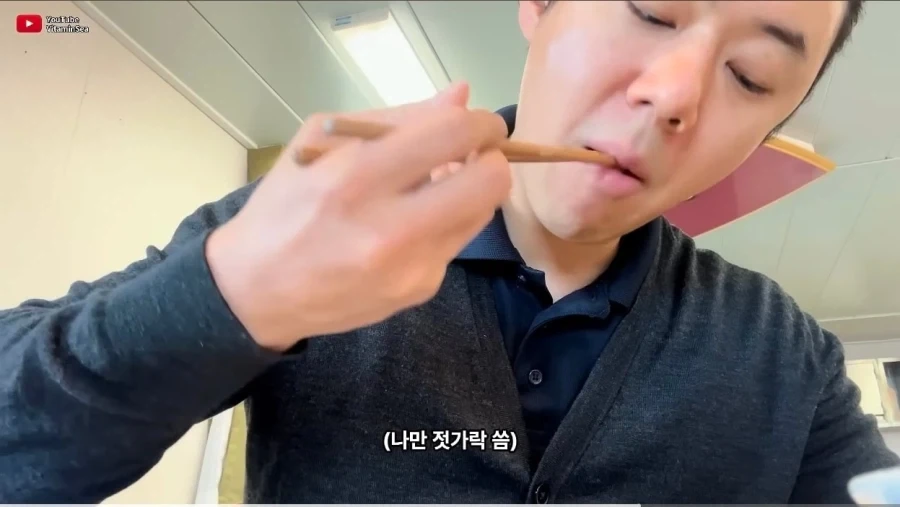 혼자 젓가락쓰면 벌어지는 일_3.webp